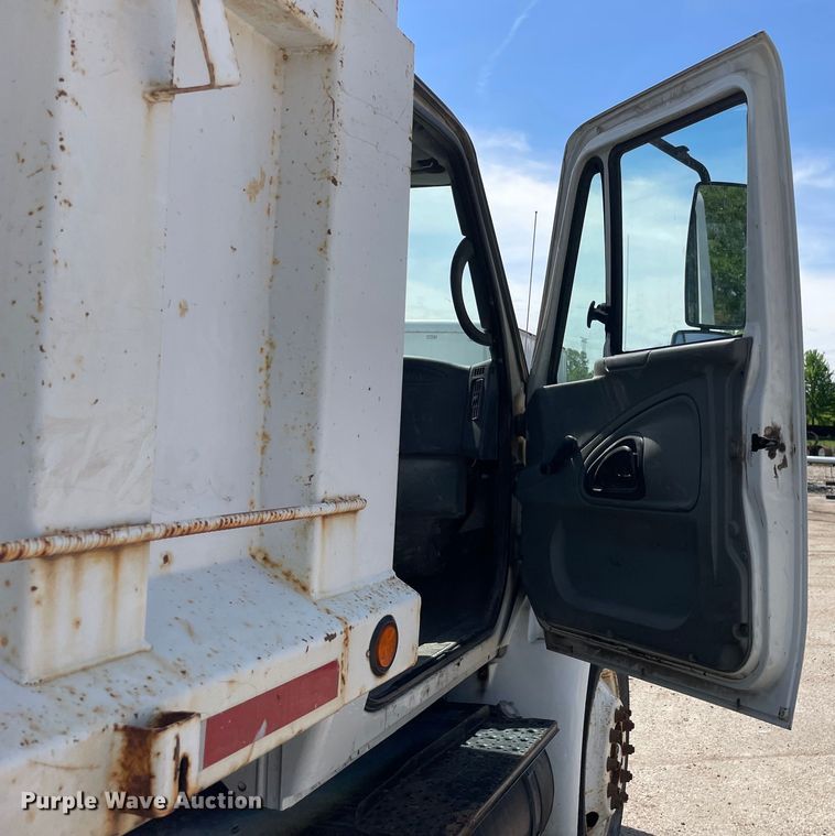 image for item OG9916 2003 International  4400 dump truck