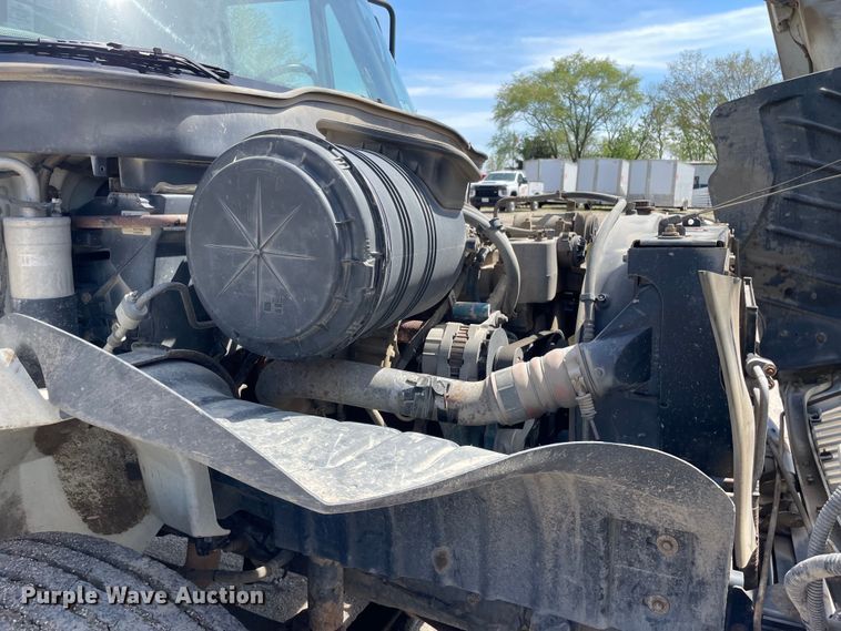 image for item OG9916 2003 International  4400 dump truck