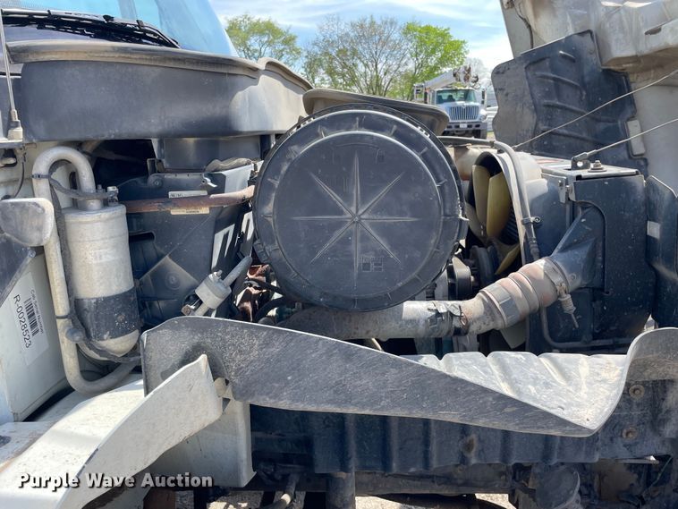 image for item OG9916 2003 International  4400 dump truck