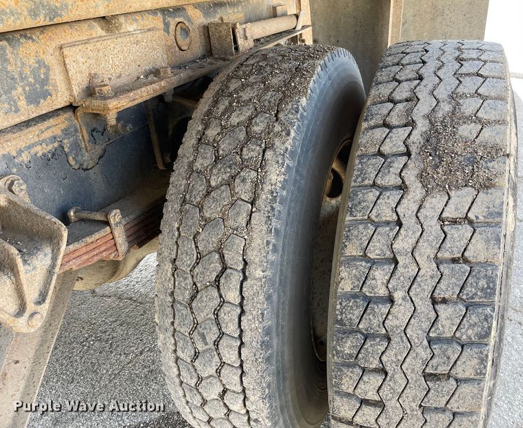 image for item OG9916 2003 International  4400 dump truck