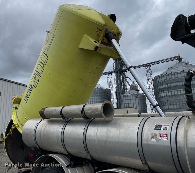 image for item OG9938 1999 Volvo  WG sewer jetter truck