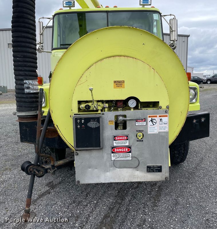 image for item OG9938 1999 Volvo  WG sewer jetter truck