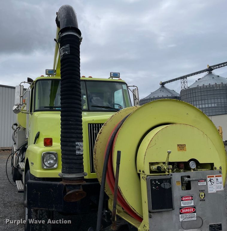 image for item OG9938 1999 Volvo  WG sewer jetter truck