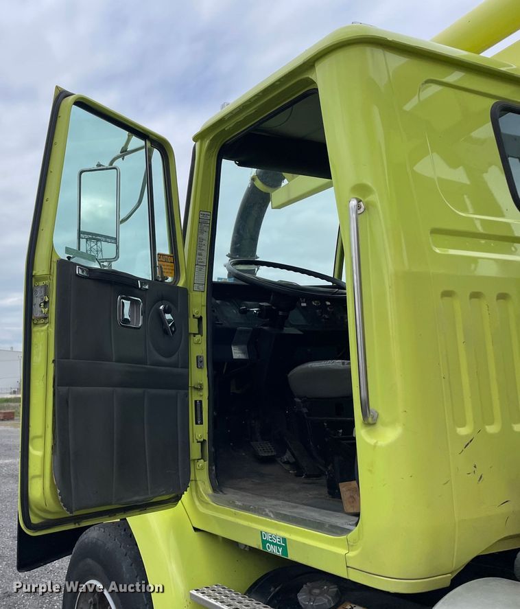 image for item OG9938 1999 Volvo  WG sewer jetter truck