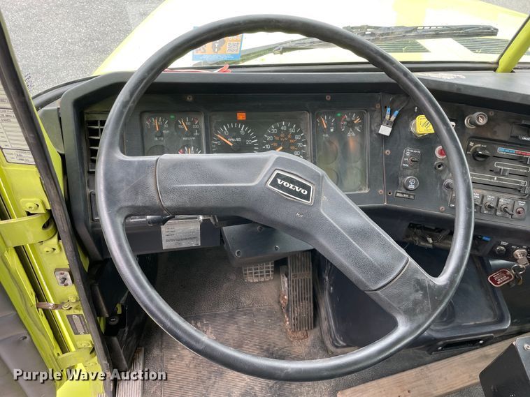 image for item OG9938 1999 Volvo  WG sewer jetter truck