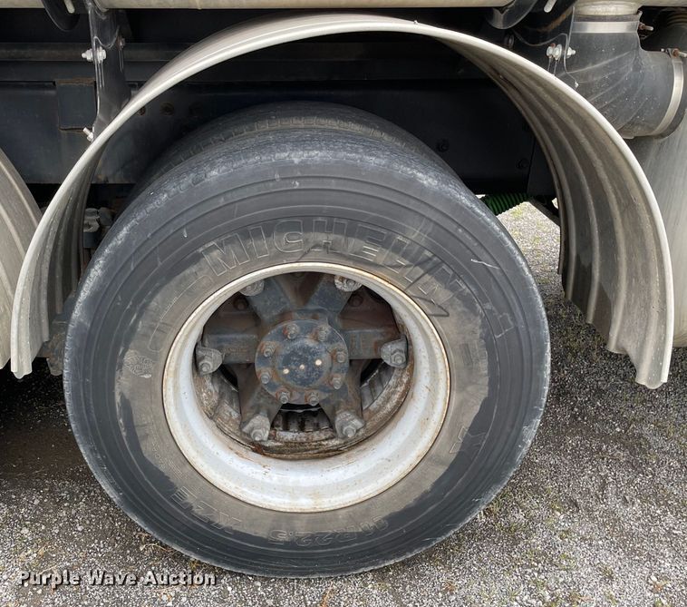 image for item OG9938 1999 Volvo  WG sewer jetter truck