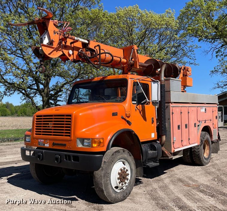 image for item OG9939 1997 International  4800 digger derrick truck