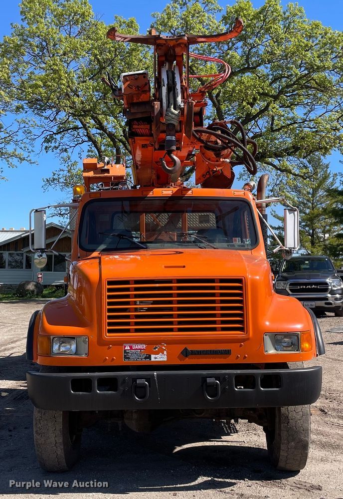 image for item OG9939 1997 International  4800 digger derrick truck