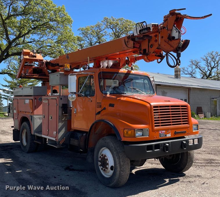 image for item OG9939 1997 International  4800 digger derrick truck
