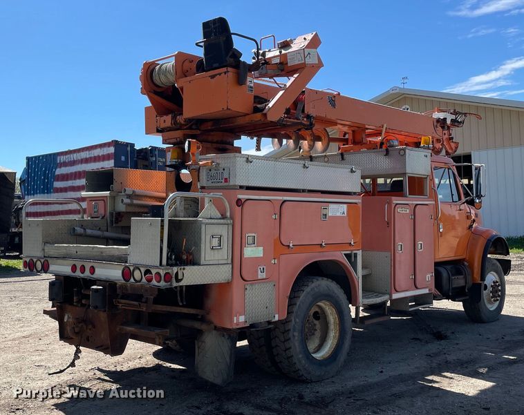 image for item OG9939 1997 International  4800 digger derrick truck