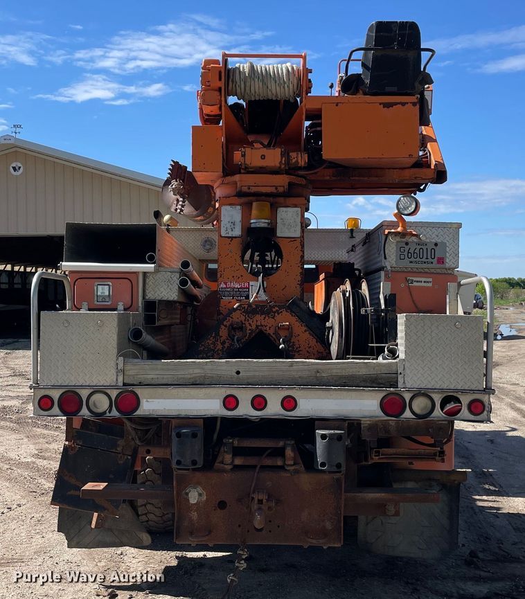 image for item OG9939 1997 International  4800 digger derrick truck