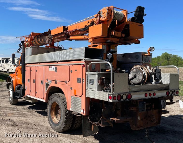 image for item OG9939 1997 International  4800 digger derrick truck