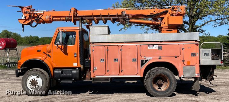 image for item OG9939 1997 International  4800 digger derrick truck