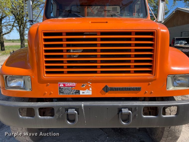 image for item OG9939 1997 International  4800 digger derrick truck