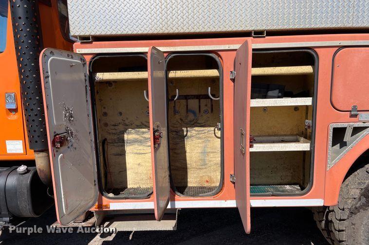 image for item OG9939 1997 International  4800 digger derrick truck