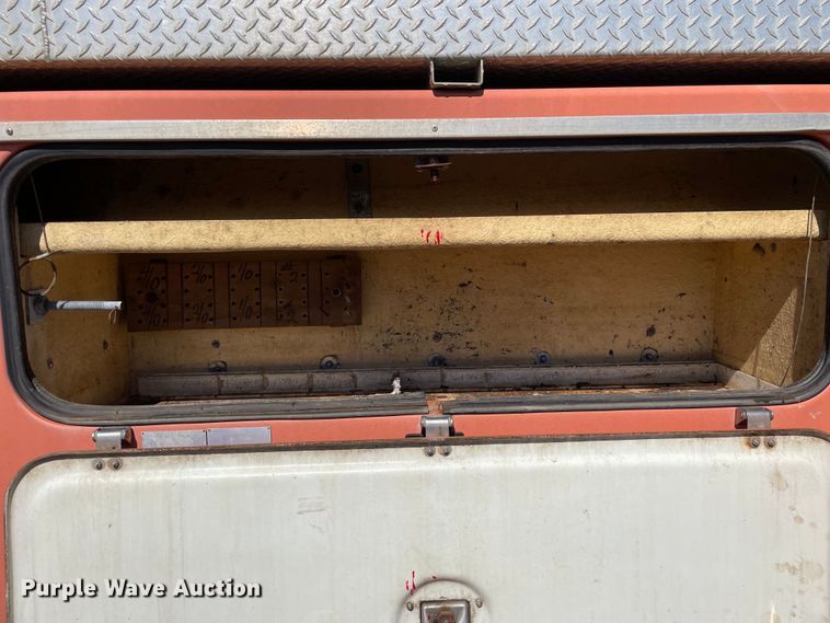 image for item OG9939 1997 International  4800 digger derrick truck