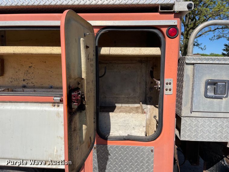 image for item OG9939 1997 International  4800 digger derrick truck