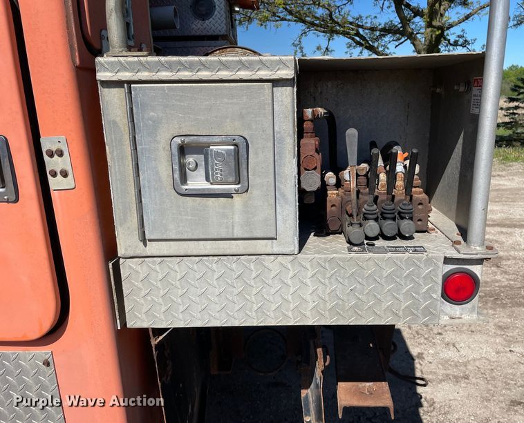 image for item OG9939 1997 International  4800 digger derrick truck