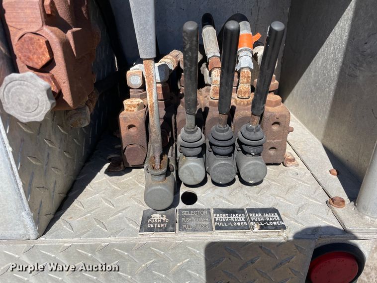 image for item OG9939 1997 International  4800 digger derrick truck