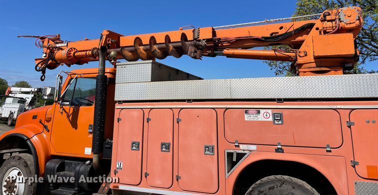 image for item OG9939 1997 International  4800 digger derrick truck
