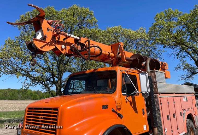 image for item OG9939 1997 International  4800 digger derrick truck