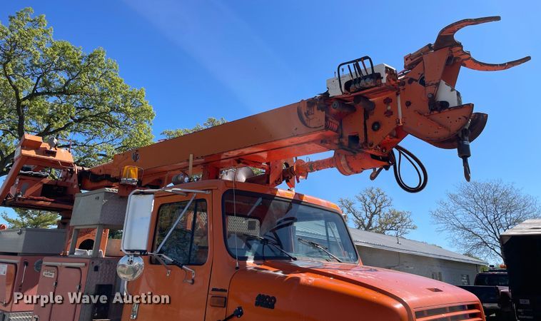 image for item OG9939 1997 International  4800 digger derrick truck