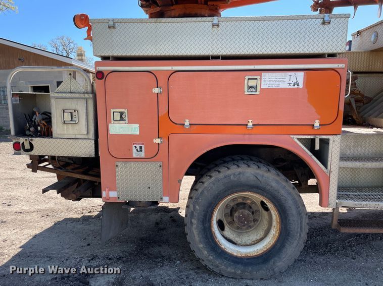 image for item OG9939 1997 International  4800 digger derrick truck