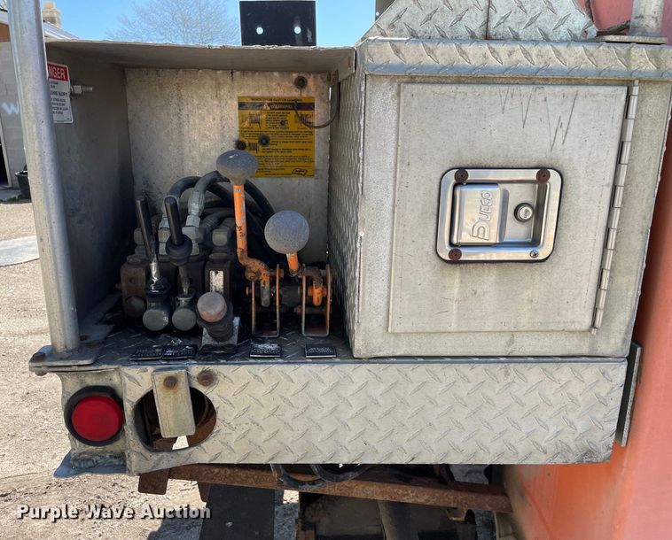 image for item OG9939 1997 International  4800 digger derrick truck