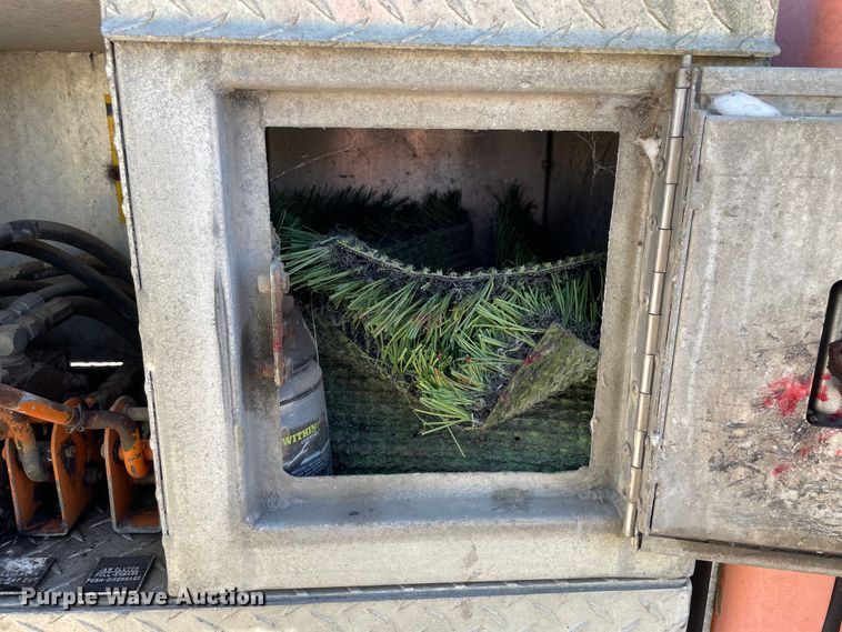 image for item OG9939 1997 International  4800 digger derrick truck