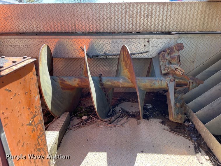 image for item OG9939 1997 International  4800 digger derrick truck