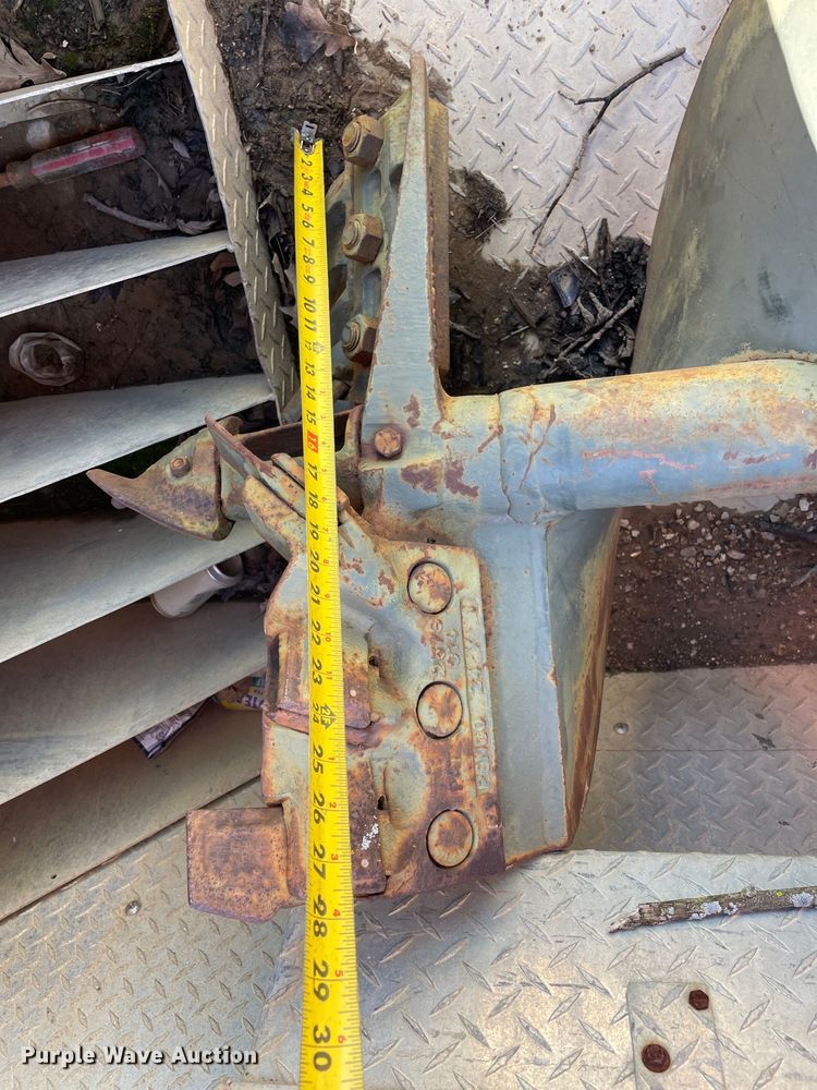 image for item OG9939 1997 International  4800 digger derrick truck