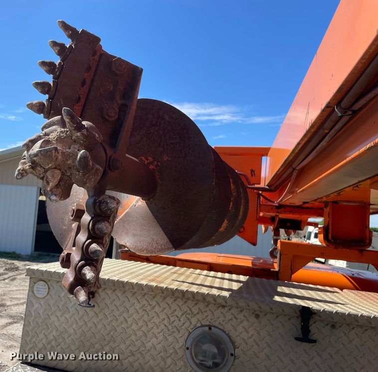 image for item OG9939 1997 International  4800 digger derrick truck