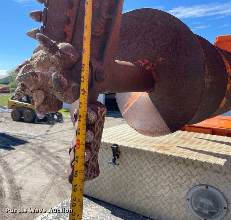 image for item OG9939 1997 International  4800 digger derrick truck