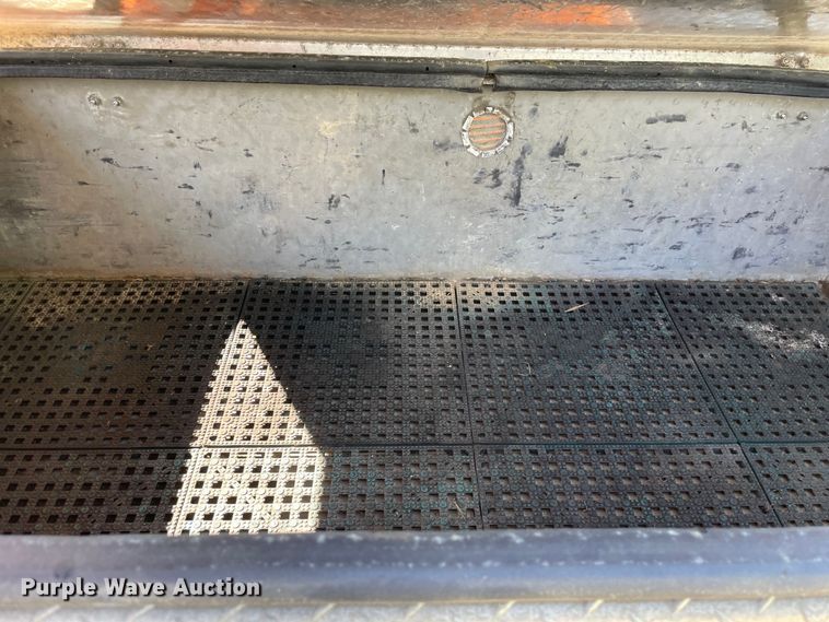 image for item OG9939 1997 International  4800 digger derrick truck