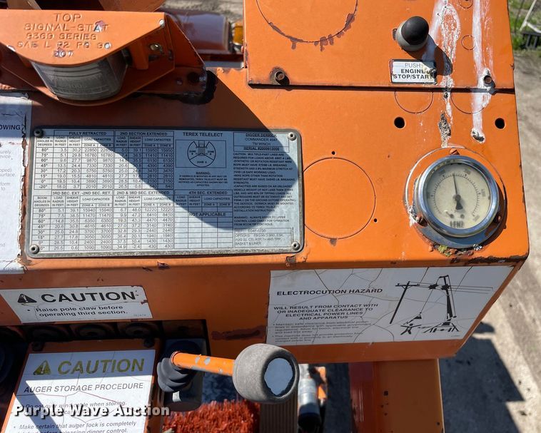 image for item OG9939 1997 International  4800 digger derrick truck