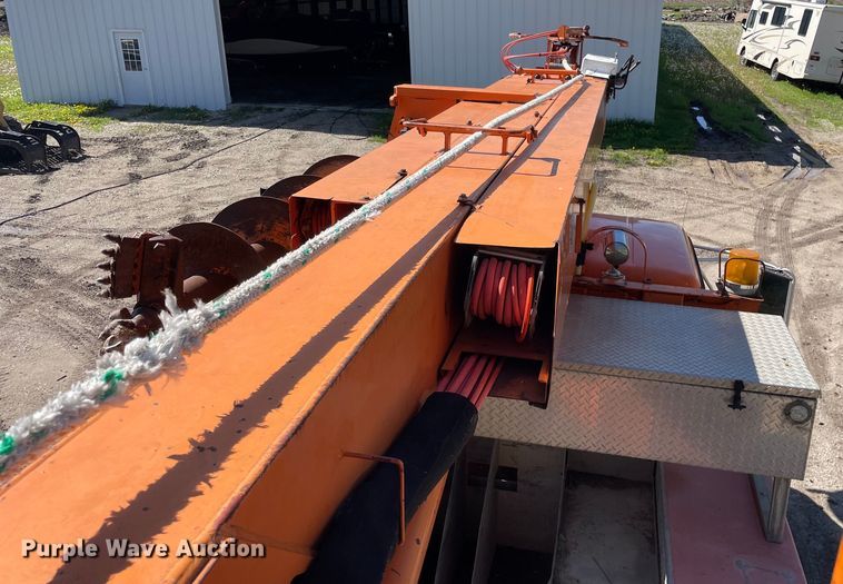 image for item OG9939 1997 International  4800 digger derrick truck