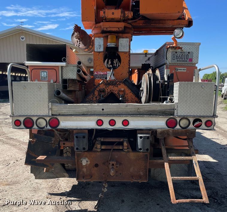 image for item OG9939 1997 International  4800 digger derrick truck