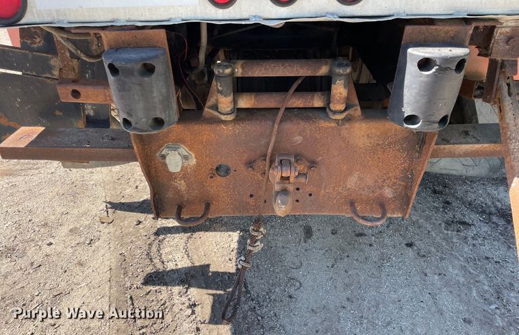 image for item OG9939 1997 International  4800 digger derrick truck