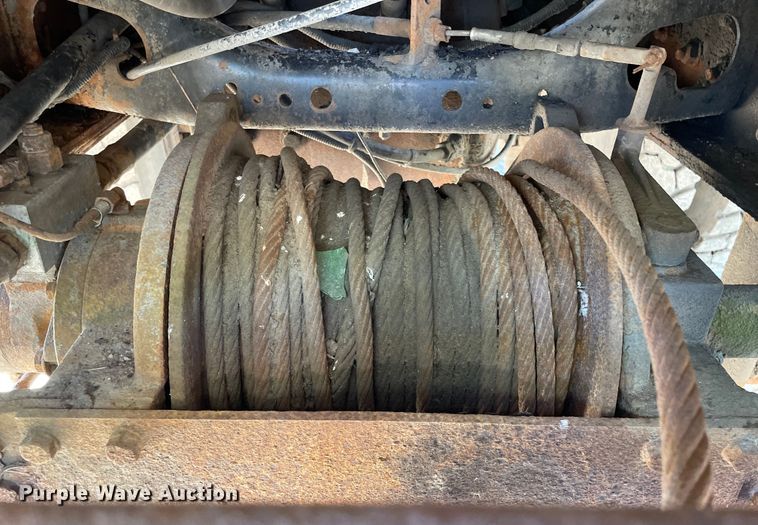 image for item OG9939 1997 International  4800 digger derrick truck