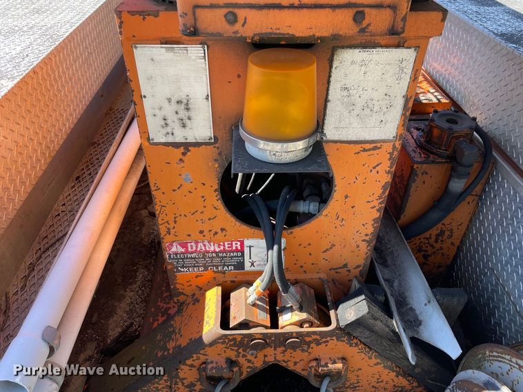 image for item OG9939 1997 International  4800 digger derrick truck