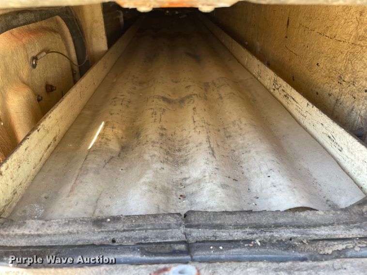 image for item OG9939 1997 International  4800 digger derrick truck