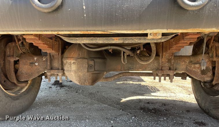 image for item OG9939 1997 International  4800 digger derrick truck