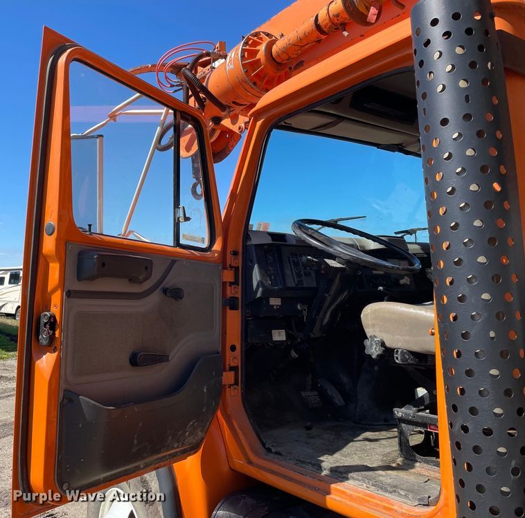 image for item OG9939 1997 International  4800 digger derrick truck