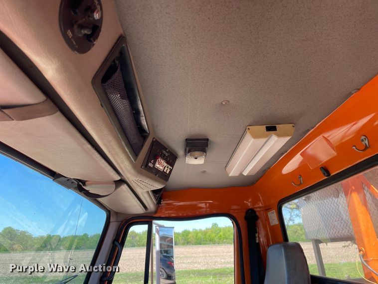 image for item OG9939 1997 International  4800 digger derrick truck