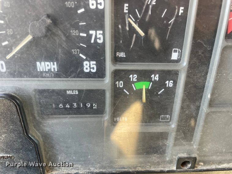 image for item OG9939 1997 International  4800 digger derrick truck