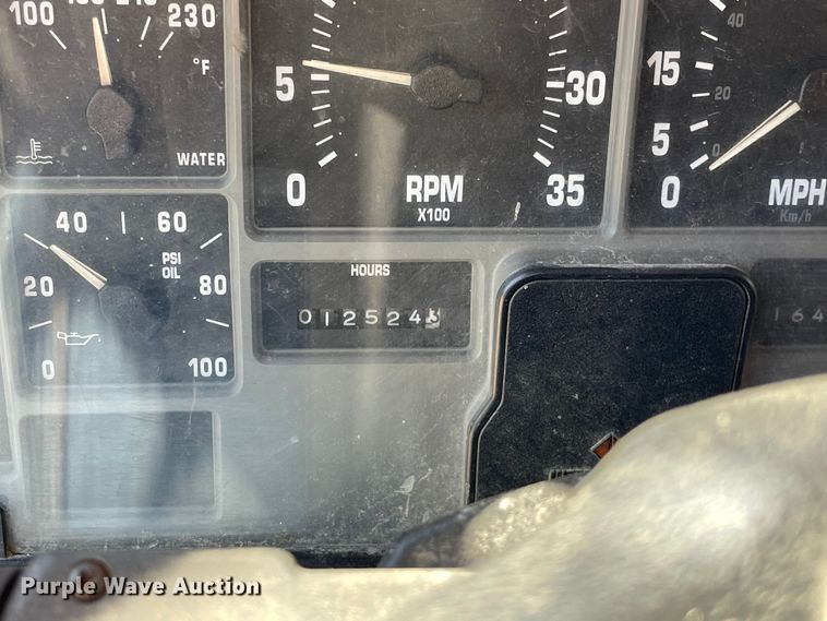 image for item OG9939 1997 International  4800 digger derrick truck