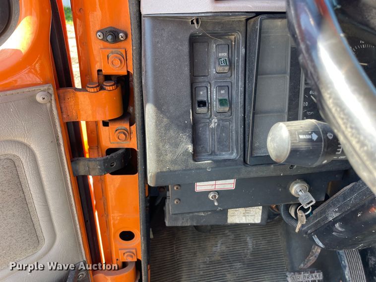 image for item OG9939 1997 International  4800 digger derrick truck