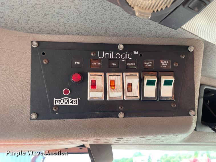 image for item OG9939 1997 International  4800 digger derrick truck