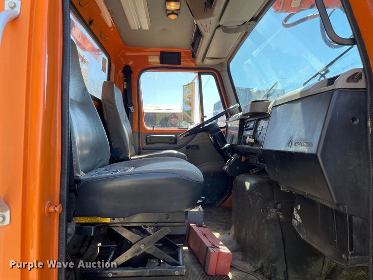 image for item OG9939 1997 International  4800 digger derrick truck