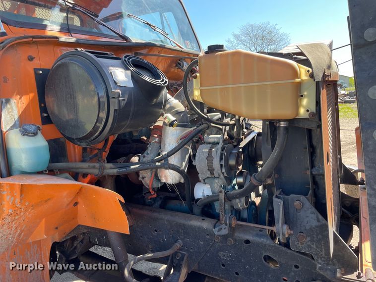 image for item OG9939 1997 International  4800 digger derrick truck